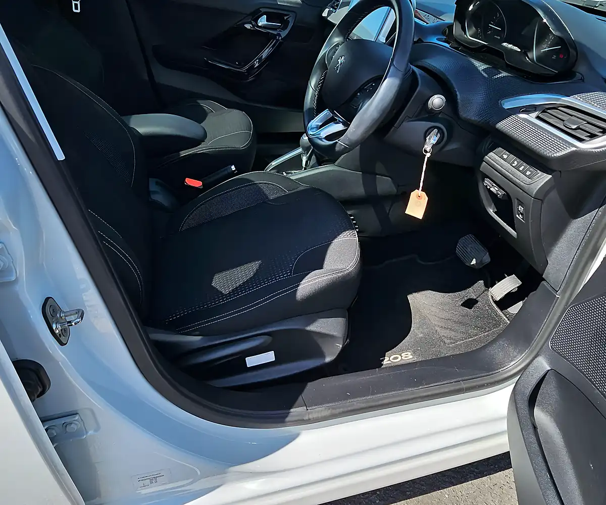 Used 2017 Peugeot 208 Allure White - Interior and Exterior details 12