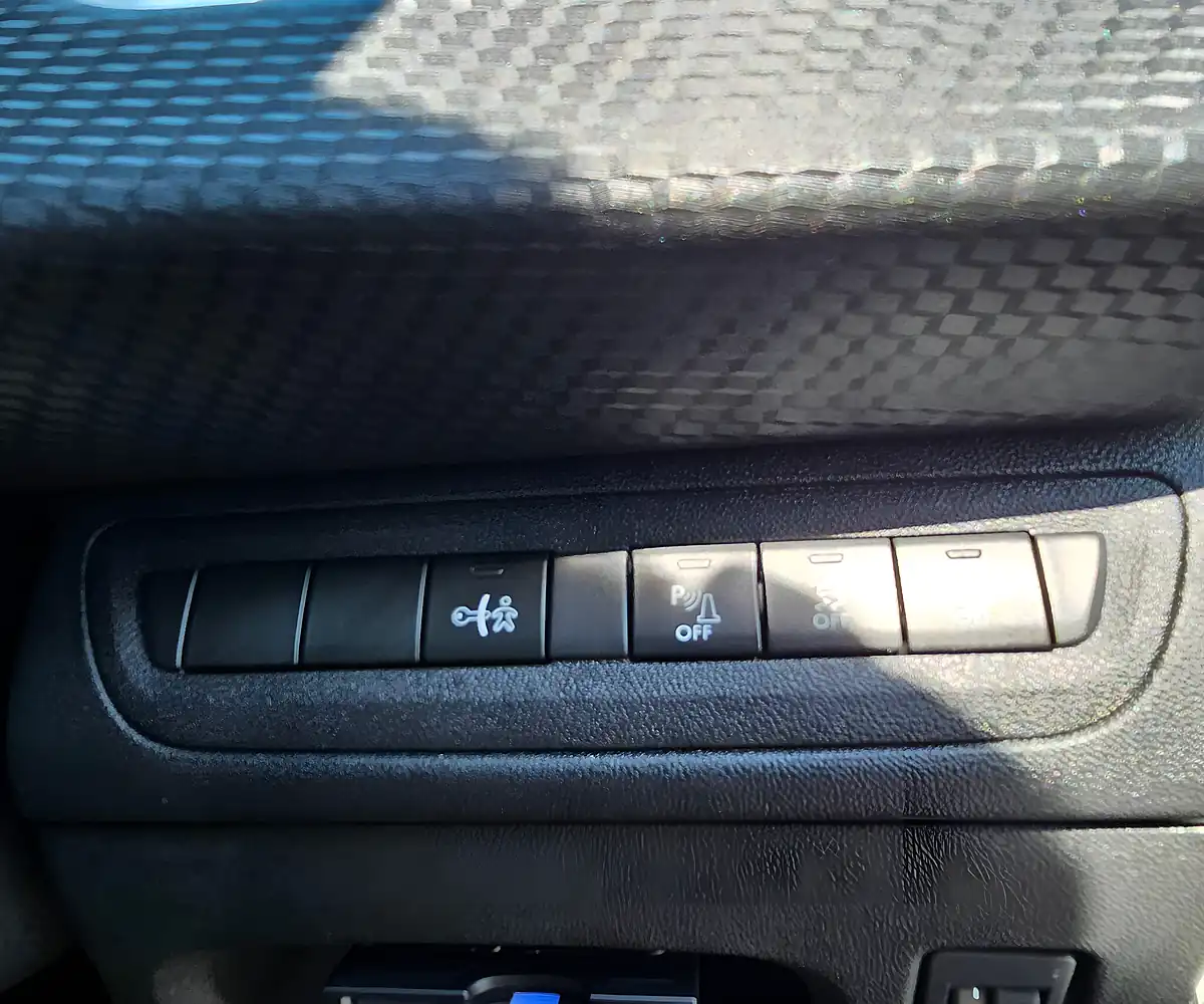 Used 2017 Peugeot 208 Allure White - Interior and Exterior details 16
