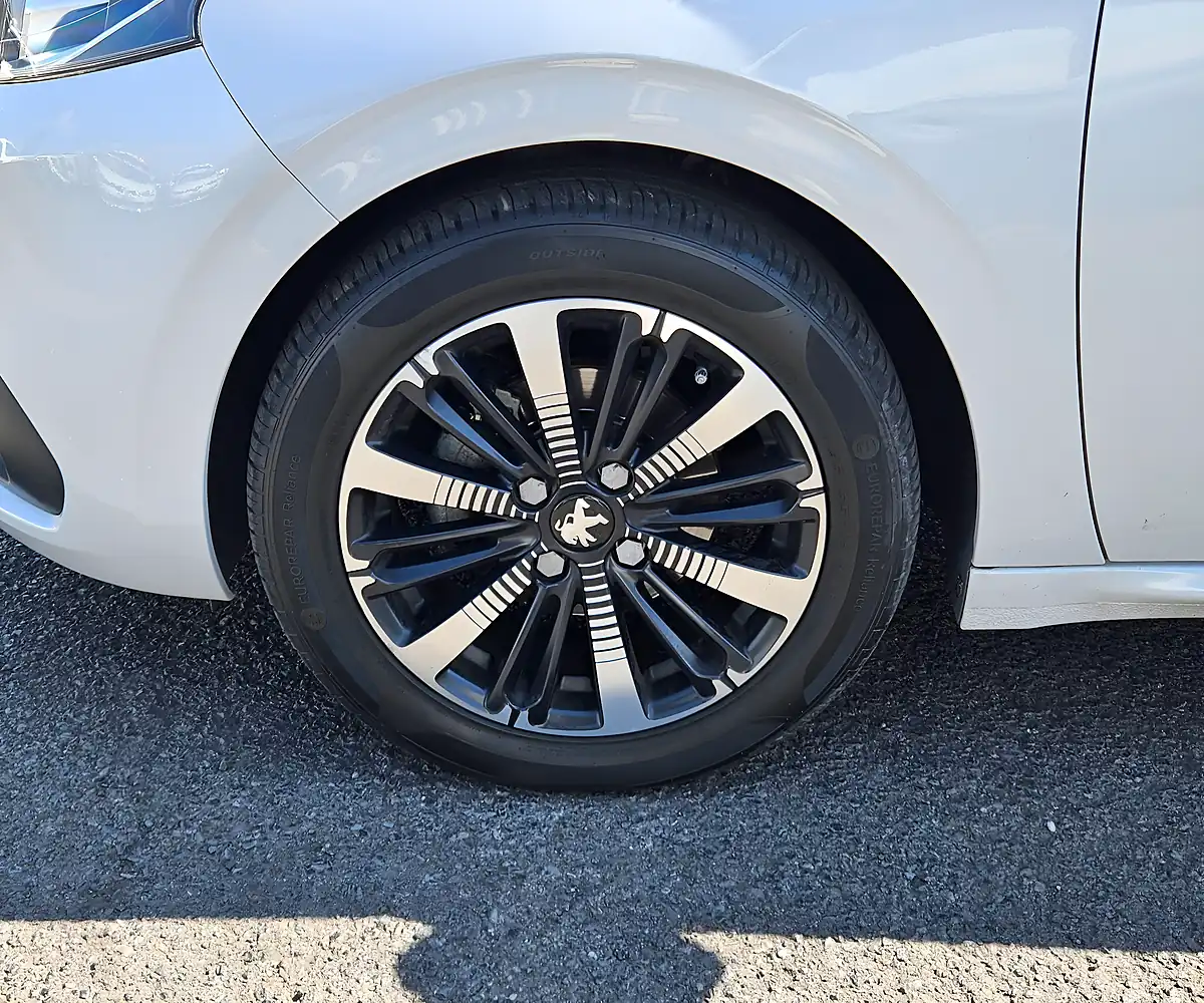 Used 2017 Peugeot 208 Allure White - Interior and Exterior details 18