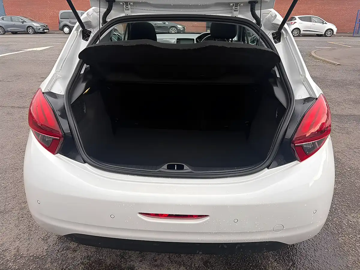 Used 2017 Peugeot 208 Allure White - Interior and Exterior details 15