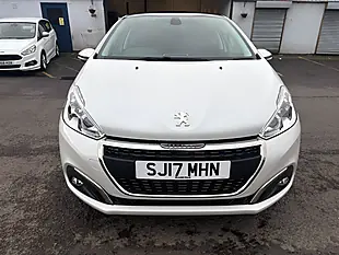 Used 2017 Peugeot 208 Allure White - Interior and Exterior details 3