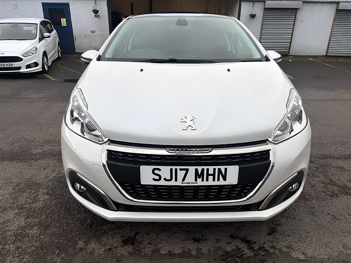 Used 2017 Peugeot 208 Allure White - Interior and Exterior details 3