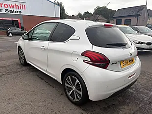 Used 2017 Peugeot 208 Allure White - Interior and Exterior details 4