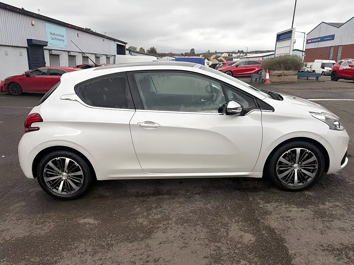 Used 2017 Peugeot 208 Allure White - Interior and Exterior details 7