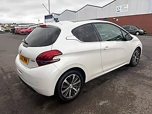 Used 2017 Peugeot 208 Allure White - Interior and Exterior details 8
