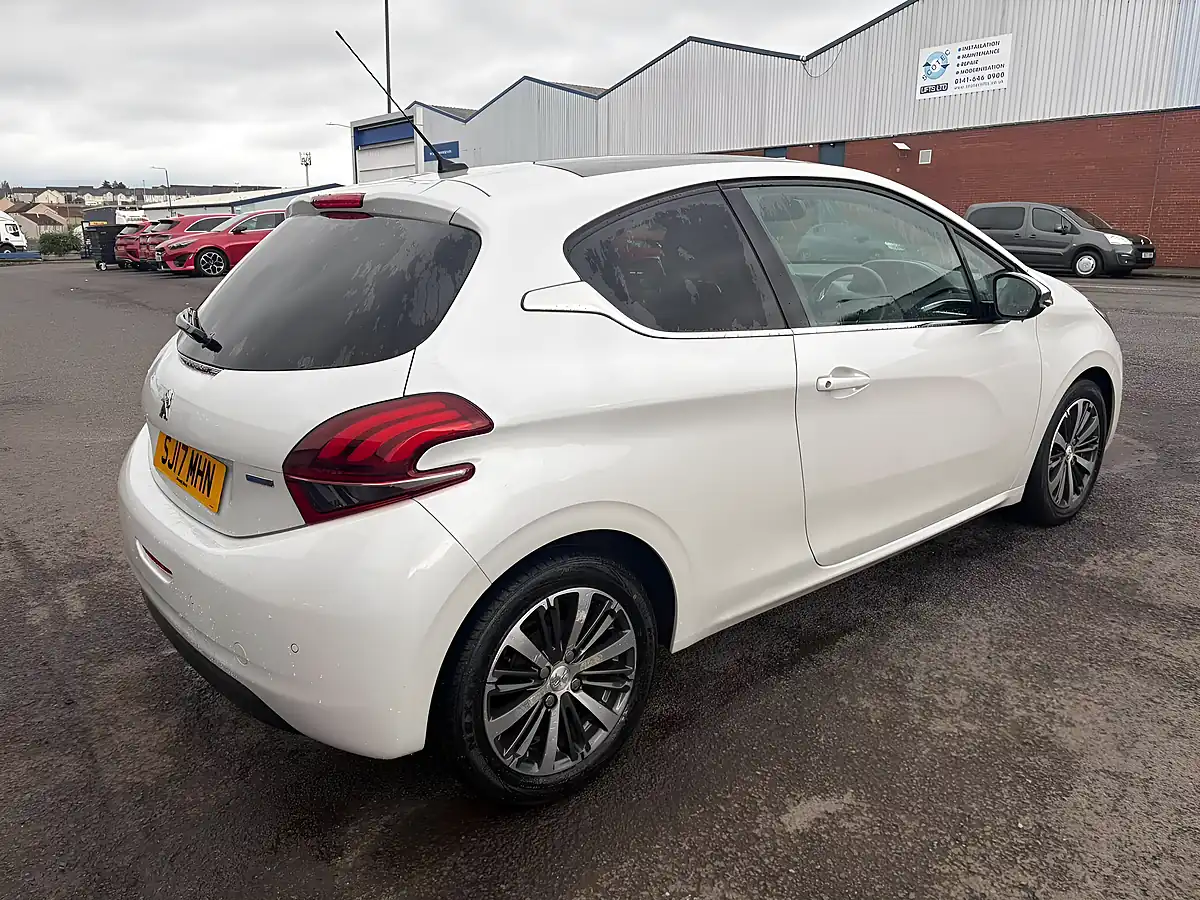 Used 2017 Peugeot 208 Allure White - Interior and Exterior details 8
