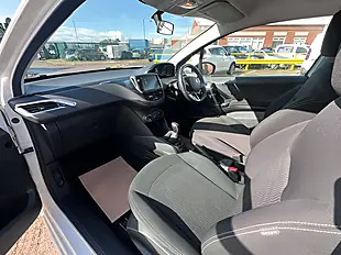 Used 2017 Peugeot 208 Black Edition Bianca White - Interior and Exterior details 10