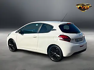 Used 2017 Peugeot 208 Black Edition Bianca White - Interior and Exterior details 11