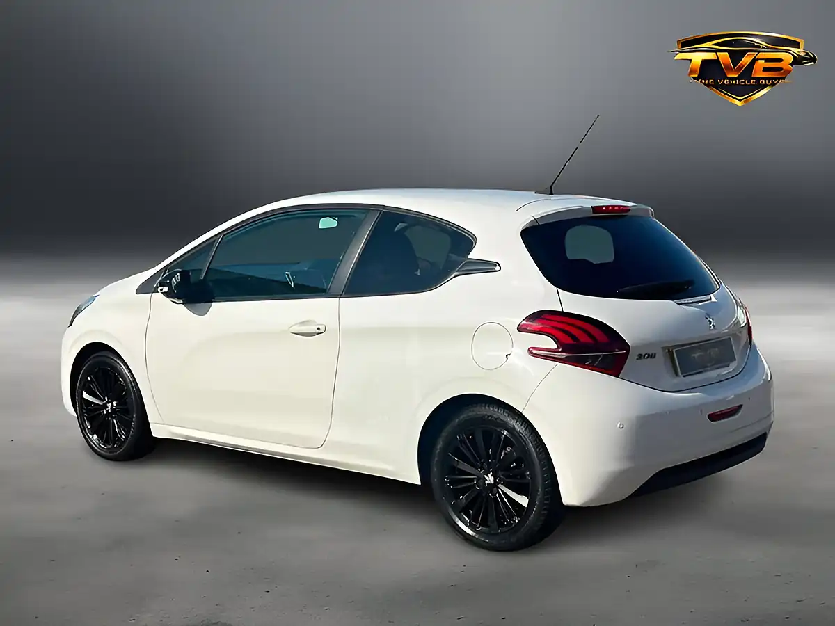 Used 2017 Peugeot 208 Black Edition Bianca White - Interior and Exterior details 11