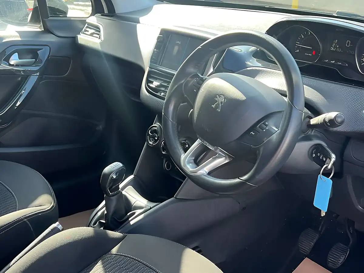 Used 2017 Peugeot 208 Black Edition Bianca White - Interior and Exterior details 13