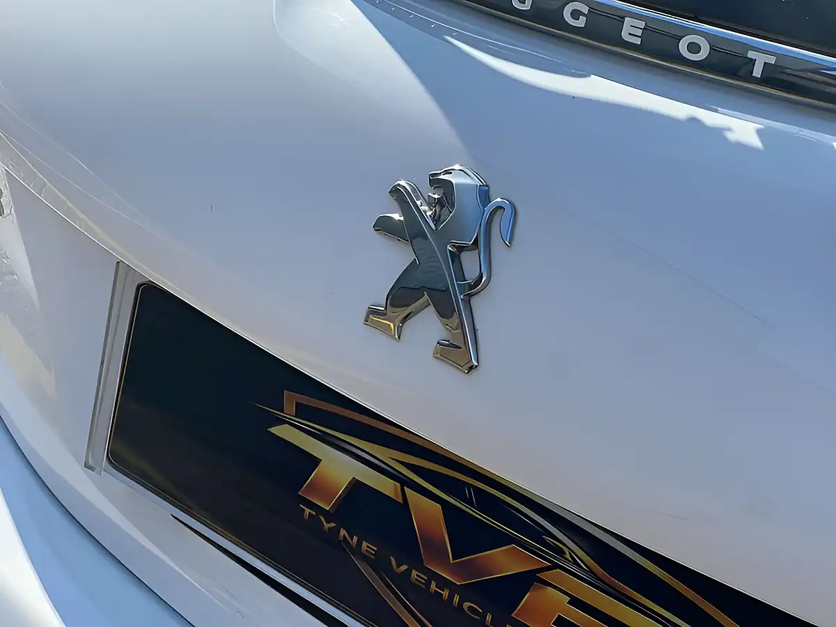 Used 2017 Peugeot 208 Black Edition Bianca White - Interior and Exterior details 18