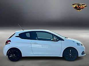 Used 2017 Peugeot 208 Black Edition Bianca White - Interior and Exterior details 2