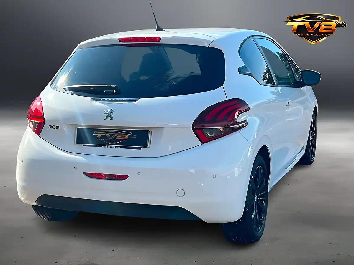 Used 2017 Peugeot 208 Black Edition Bianca White - Interior and Exterior details 3