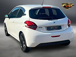 Used 2017 Peugeot 208 Black Edition Bianca White - Interior and Exterior details 4