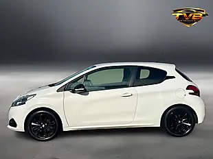 Used 2017 Peugeot 208 Black Edition Bianca White - Interior and Exterior details 6