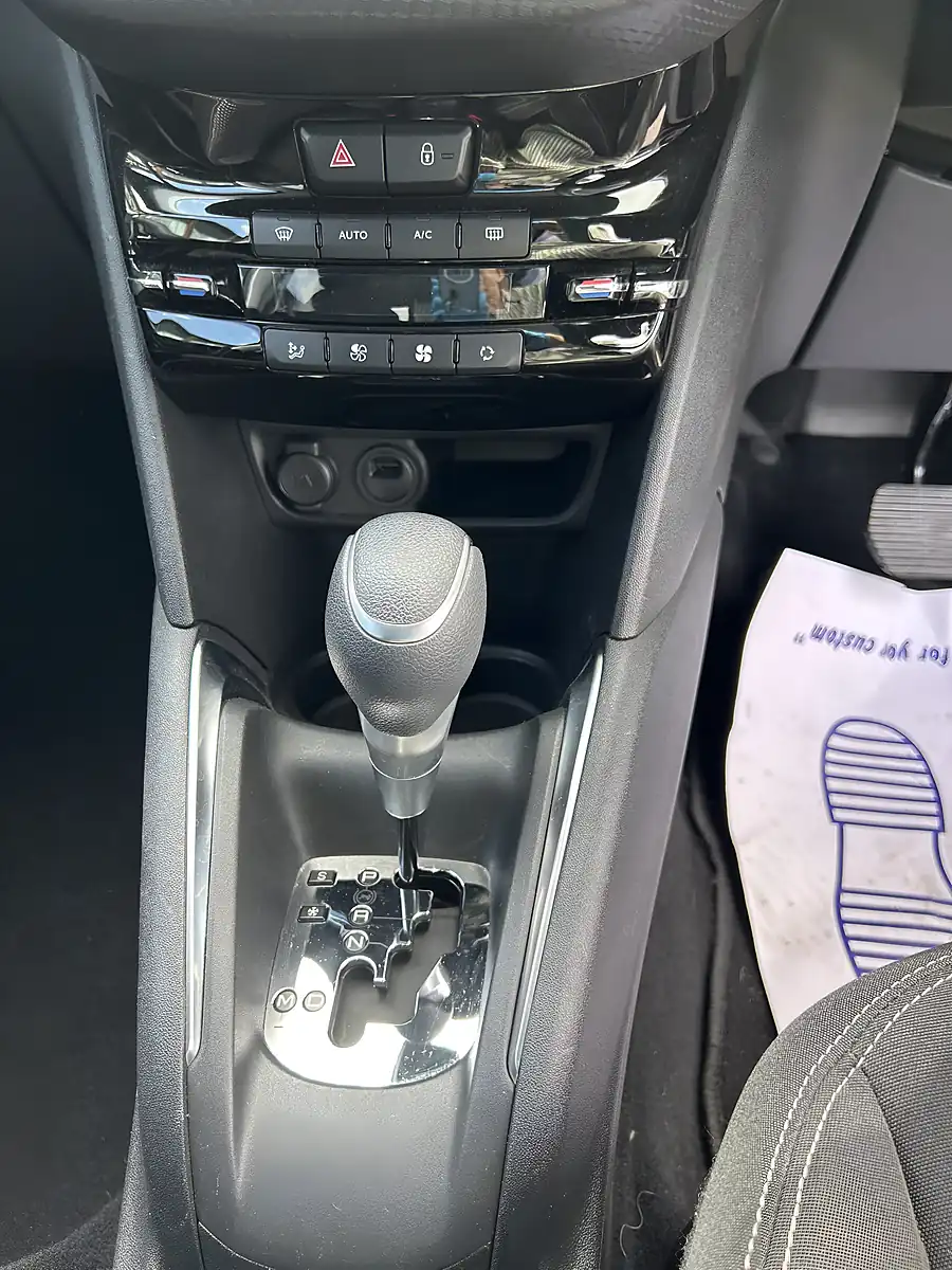 Used 2017 Peugeot 208 Blue - Interior and Exterior details 11