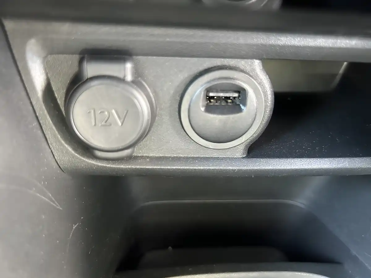 Used 2017 Peugeot 208 Blue - Interior and Exterior details 12