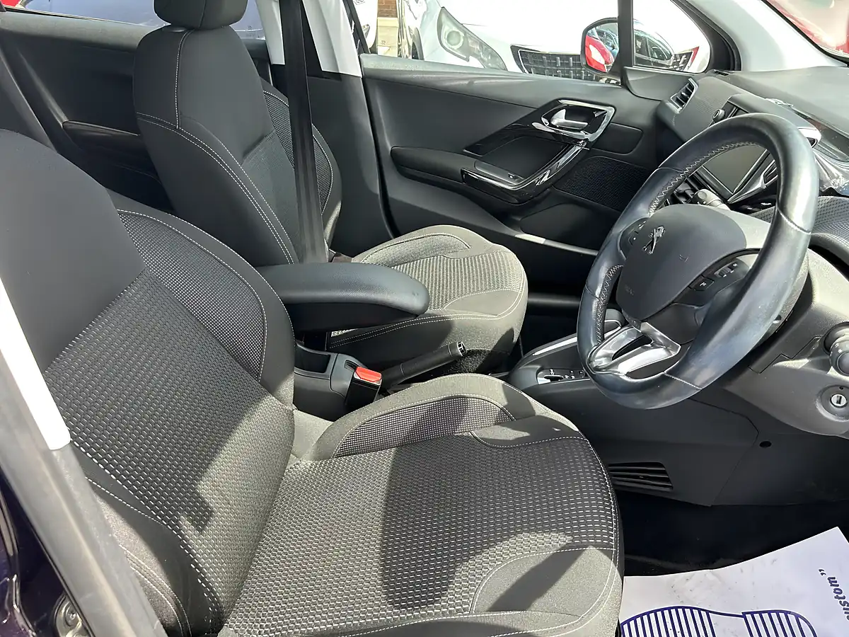 Used 2017 Peugeot 208 Blue - Interior and Exterior details 13