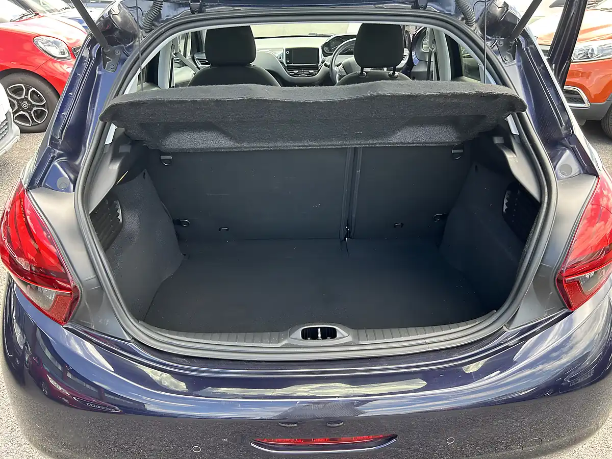 Used 2017 Peugeot 208 Blue - Interior and Exterior details 16