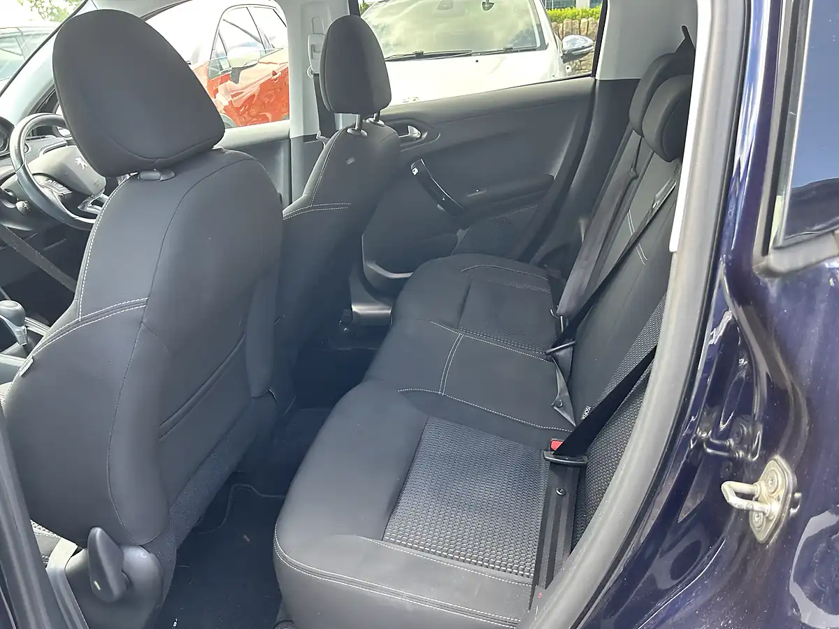 Used 2017 Peugeot 208 Blue - Interior and Exterior details 6
