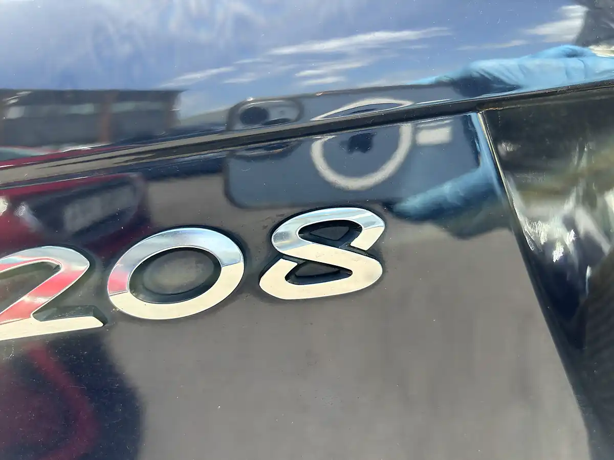 Used 2017 Peugeot 208 Blue - Interior and Exterior details 9