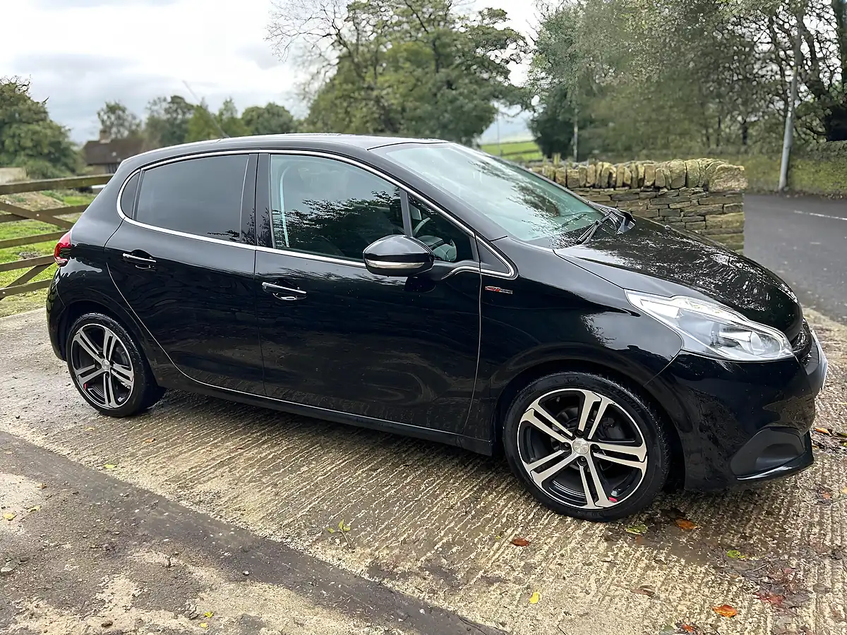 Used 2017 Peugeot 208 GT Line Black - Interior and Exterior details 18