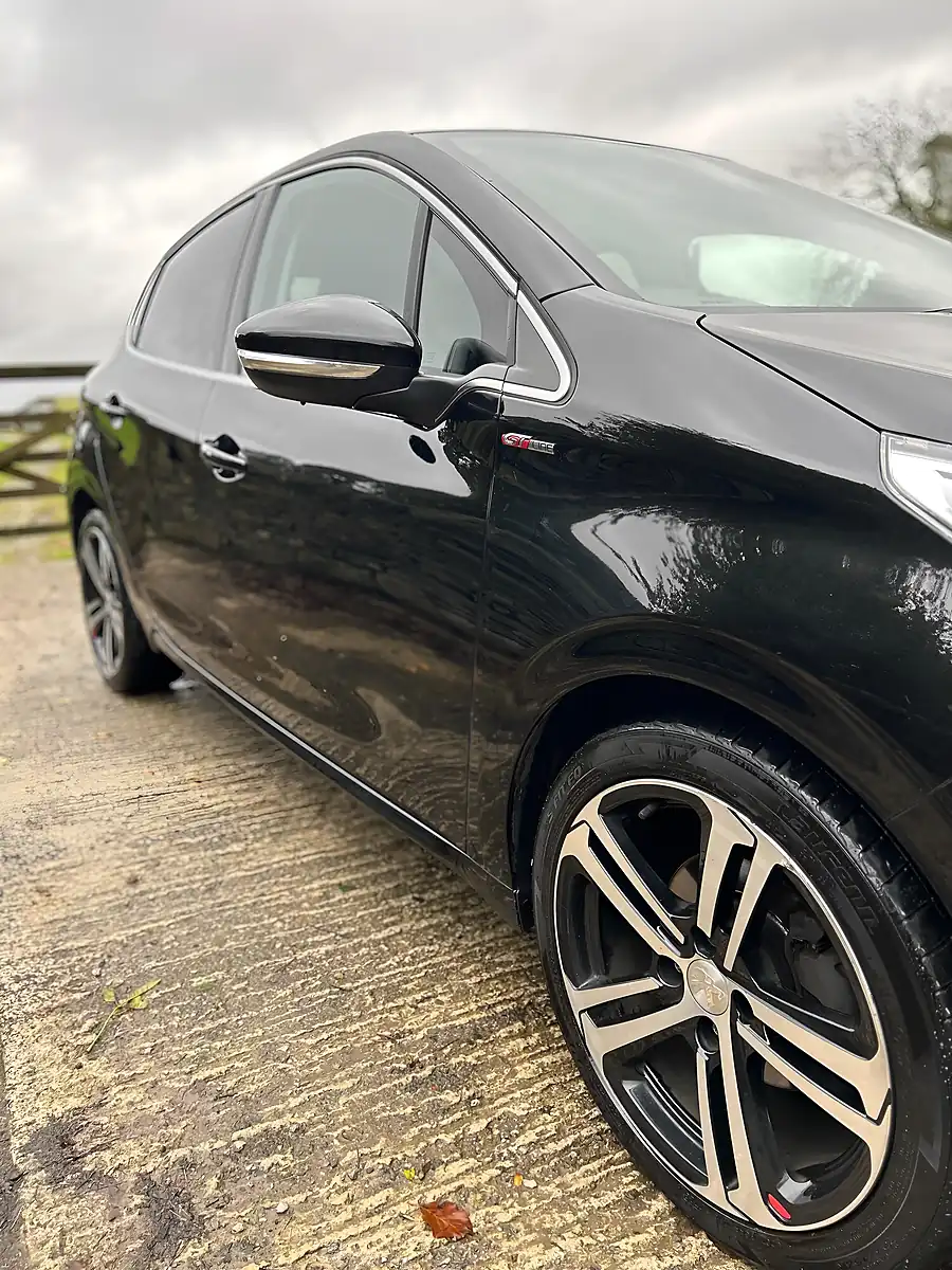 Used 2017 Peugeot 208 GT Line Black - Interior and Exterior details 6