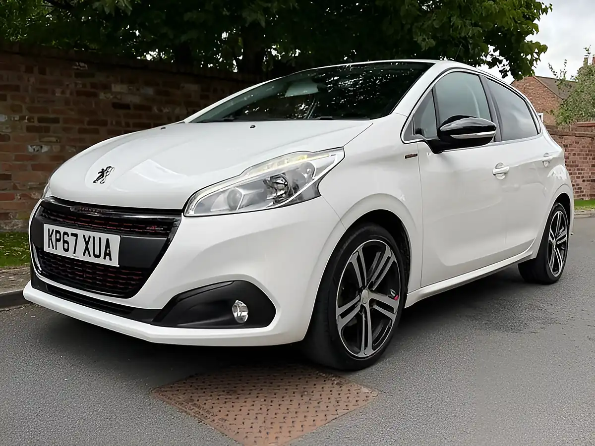 Used 2017 Peugeot 208 GT Line White - Front View