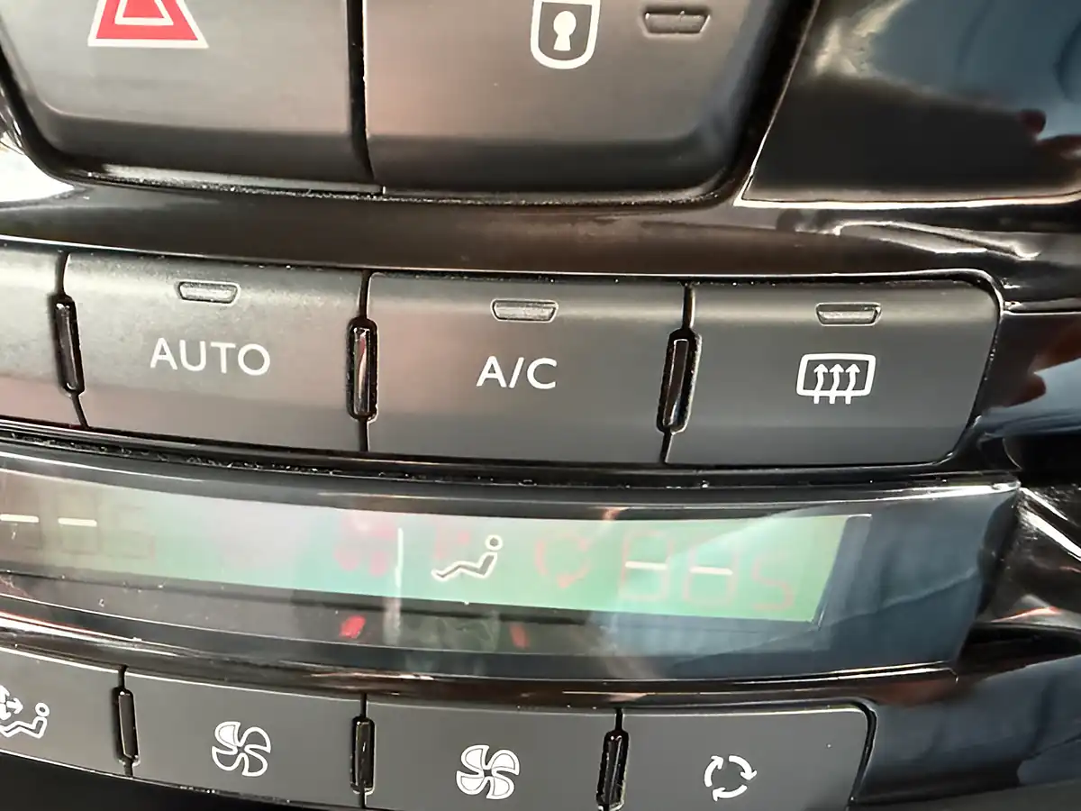 Used 2017 Peugeot 208 GT Line White - Interior and Exterior details 11