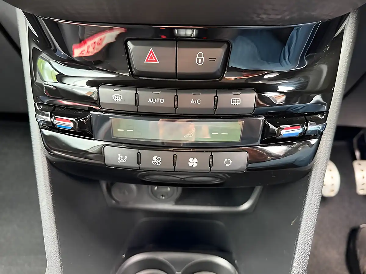 Used 2017 Peugeot 208 GT Line White - Interior and Exterior details 12
