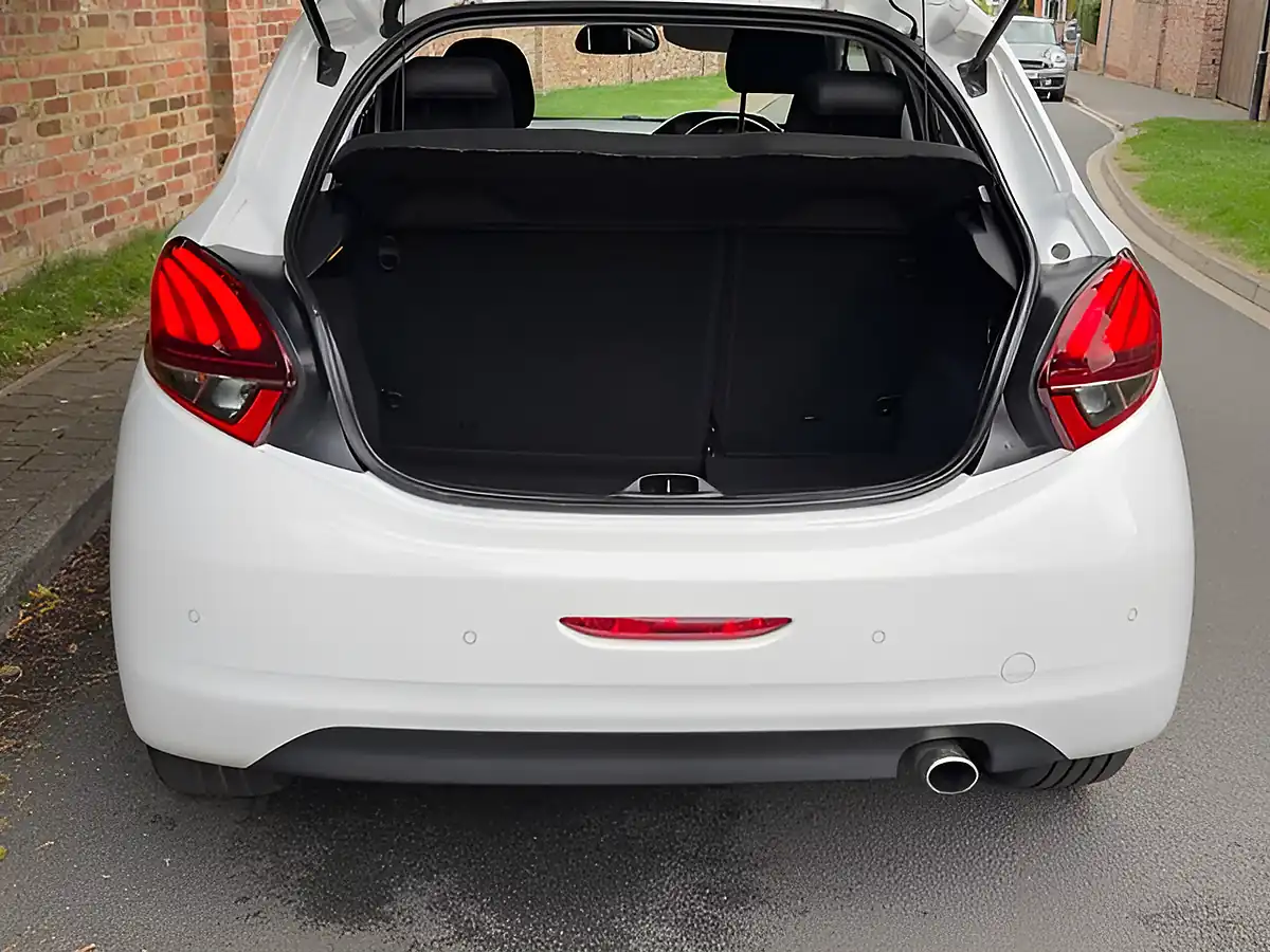 Used 2017 Peugeot 208 GT Line White - Interior and Exterior details 18