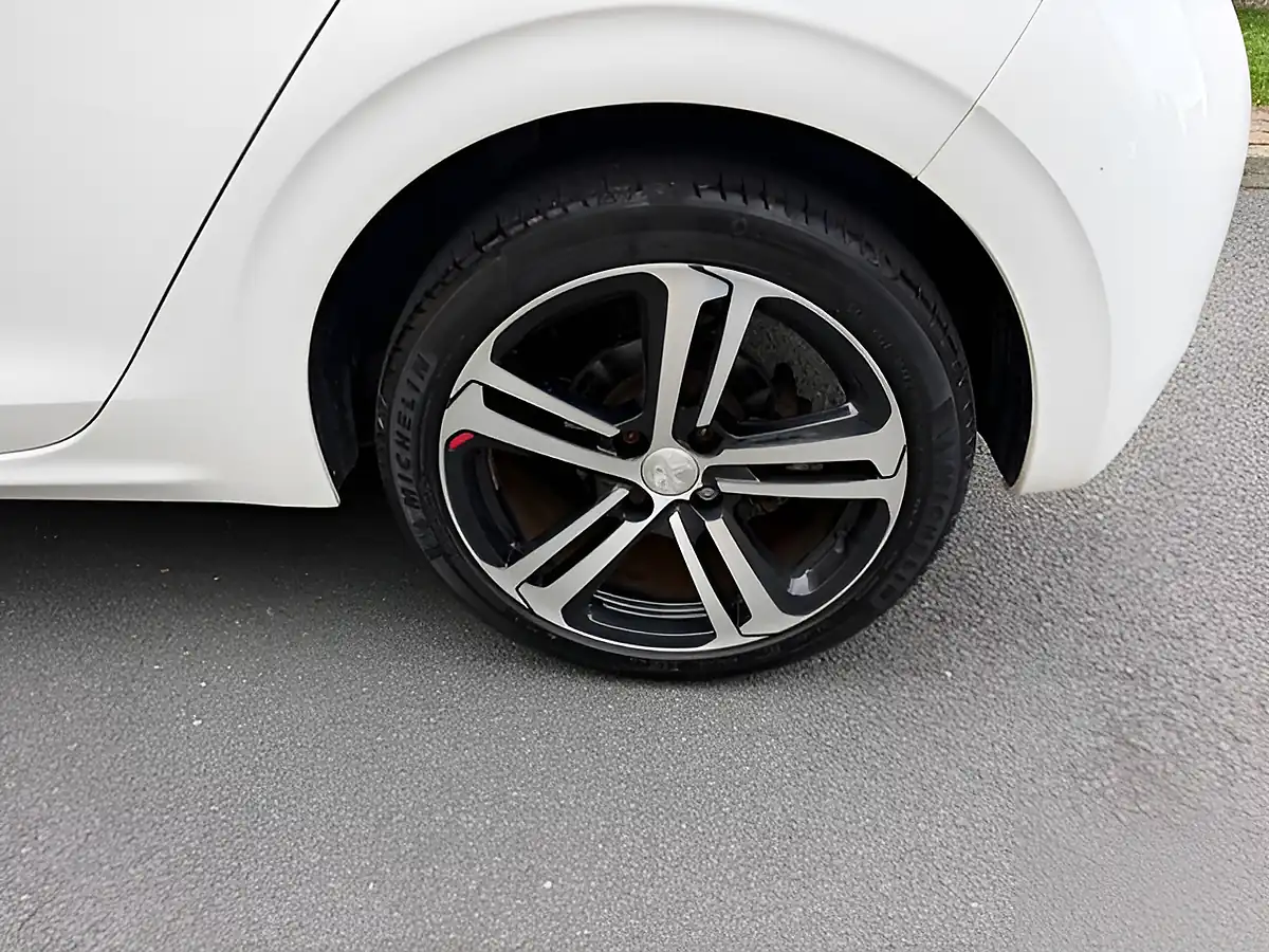 Used 2017 Peugeot 208 GT Line White - Interior and Exterior details 20