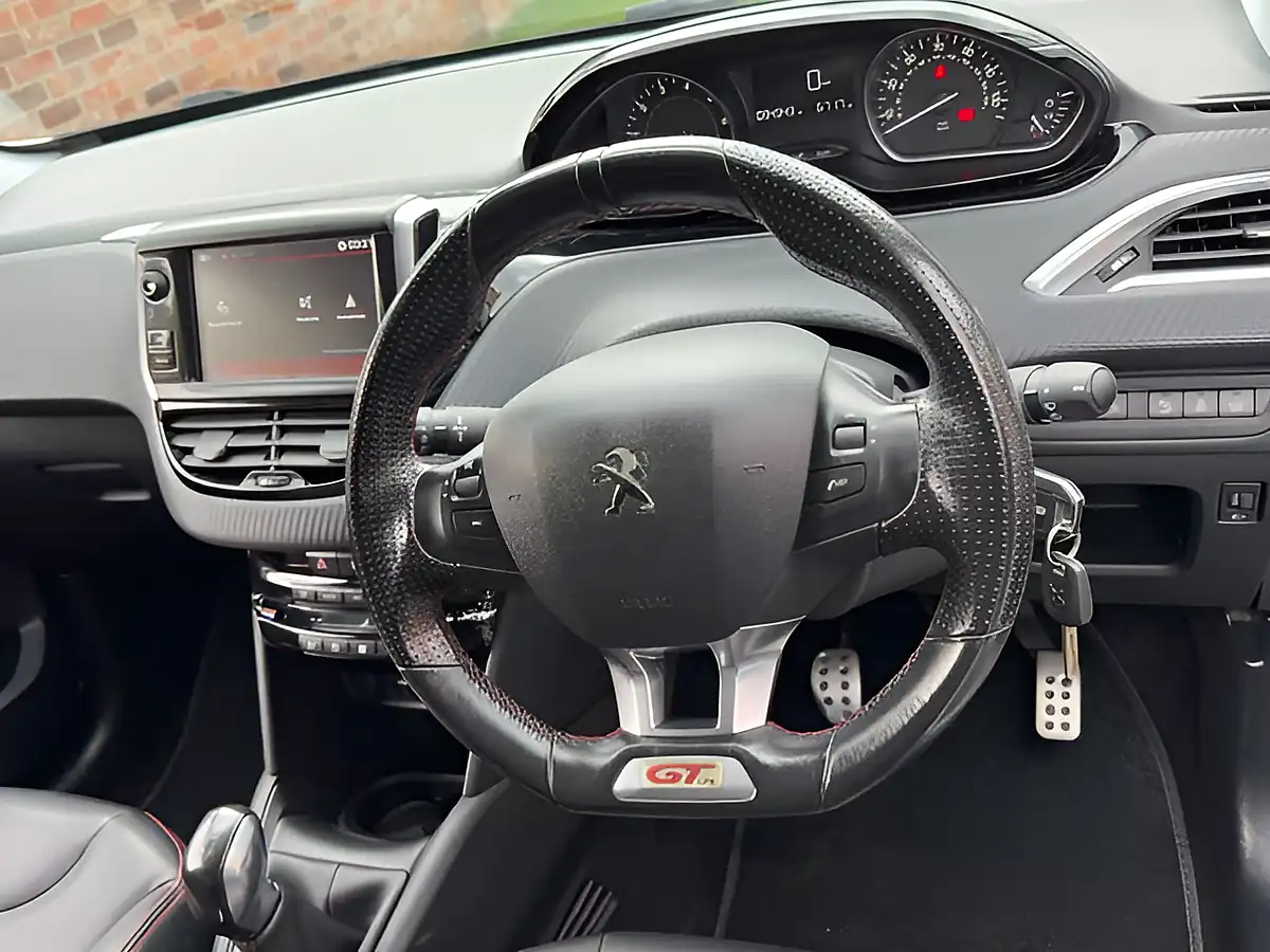 Used 2017 Peugeot 208 GT Line White - Interior and Exterior details 3