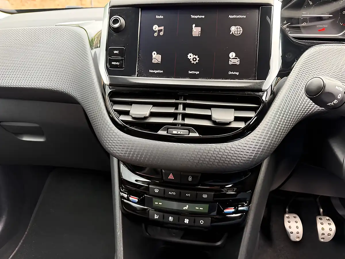 Used 2017 Peugeot 208 GT Line White - Interior and Exterior details 9
