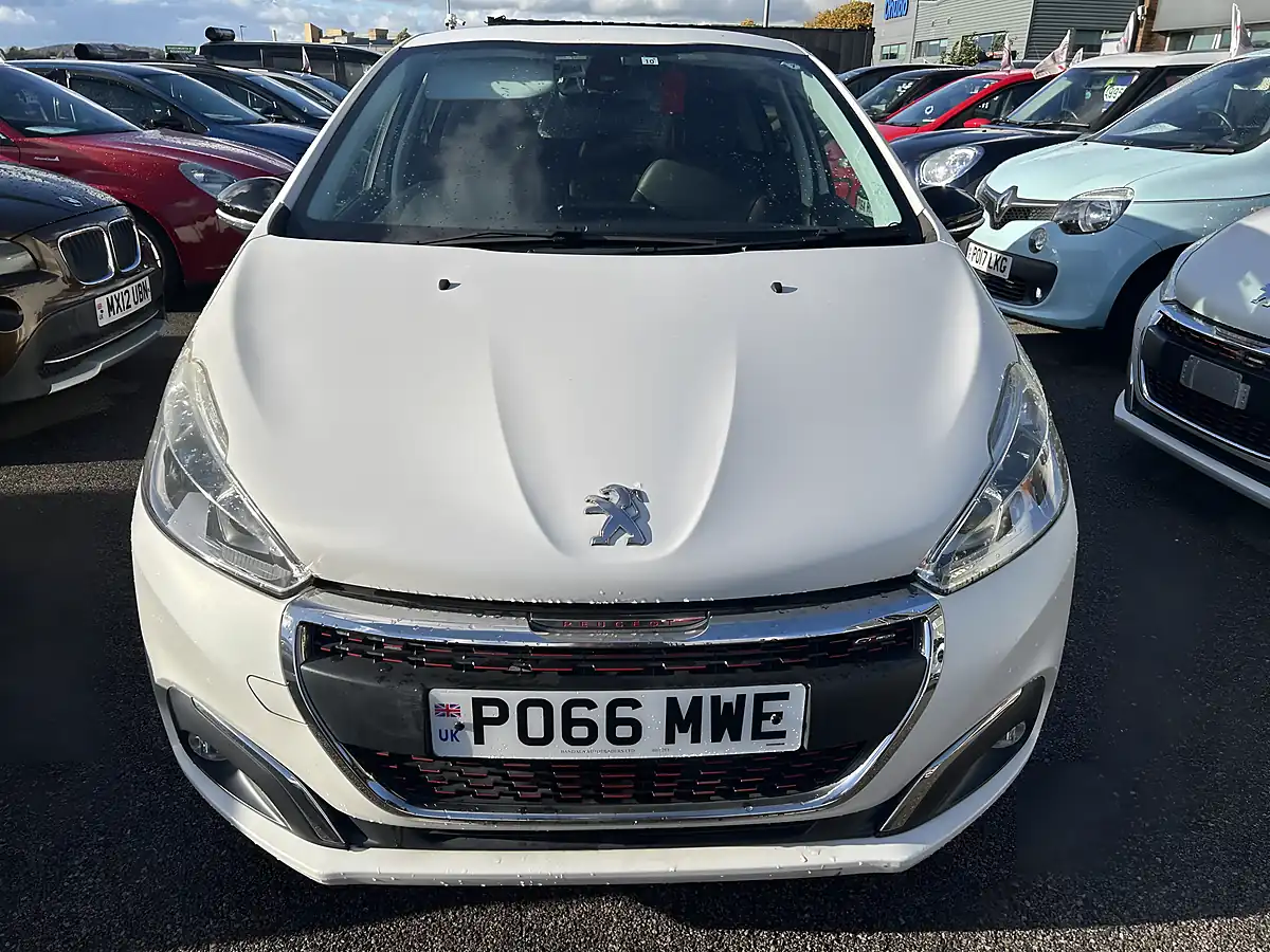 Used 2017 Peugeot 208 GT Line White - Interior and Exterior details 2