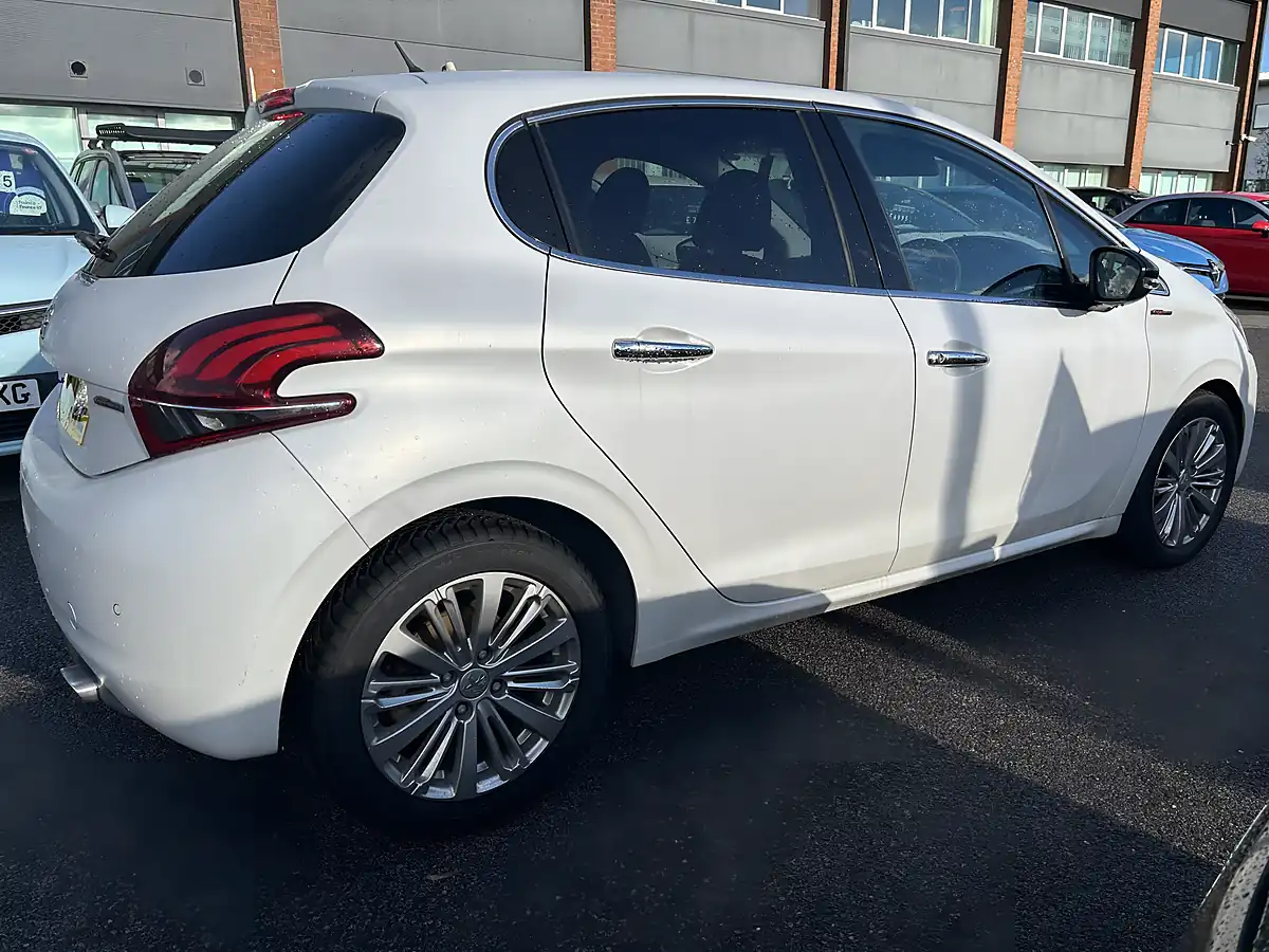Used 2017 Peugeot 208 GT Line White - Interior and Exterior details 6