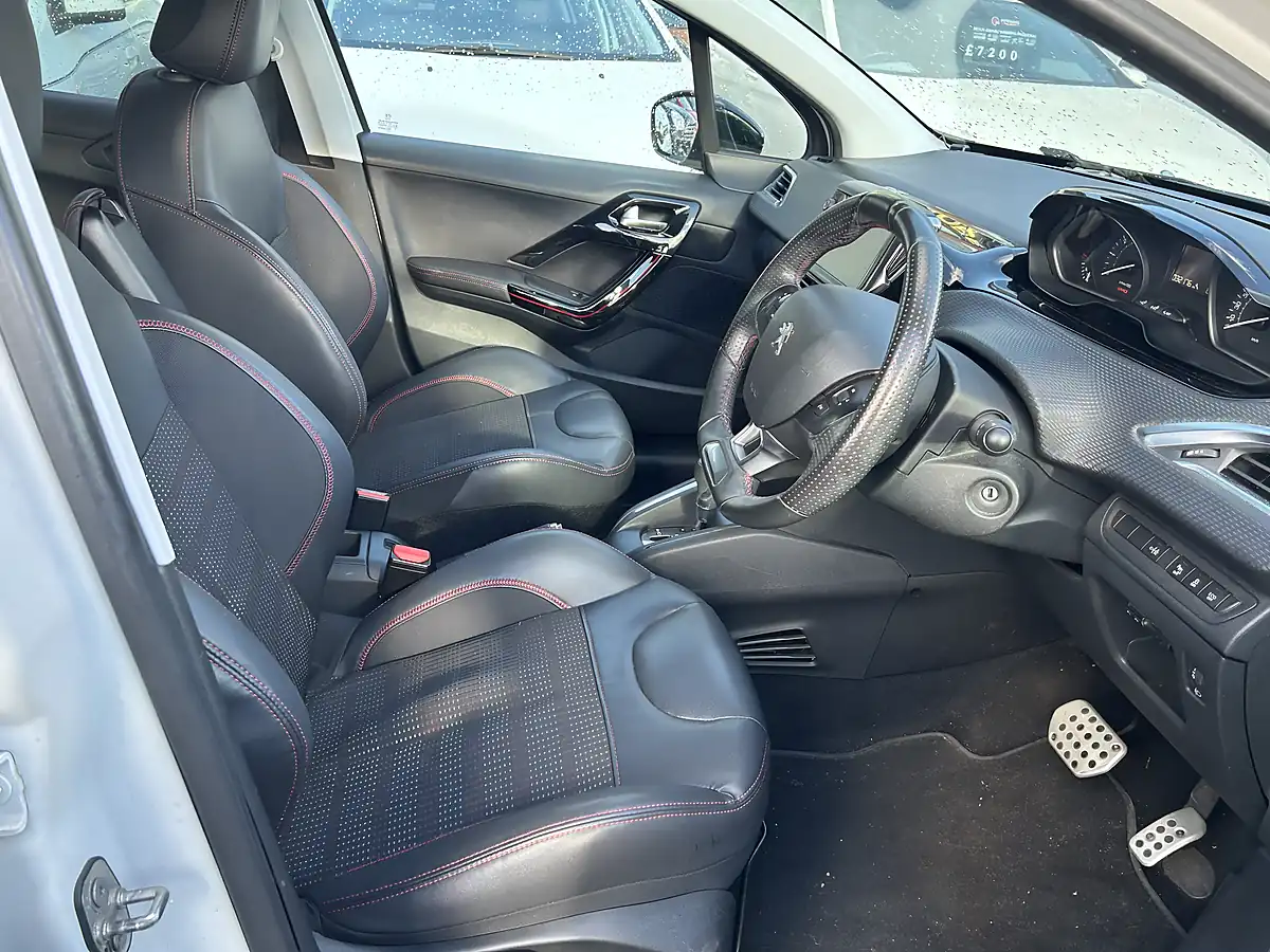 Used 2017 Peugeot 208 GT Line White - Interior and Exterior details 7