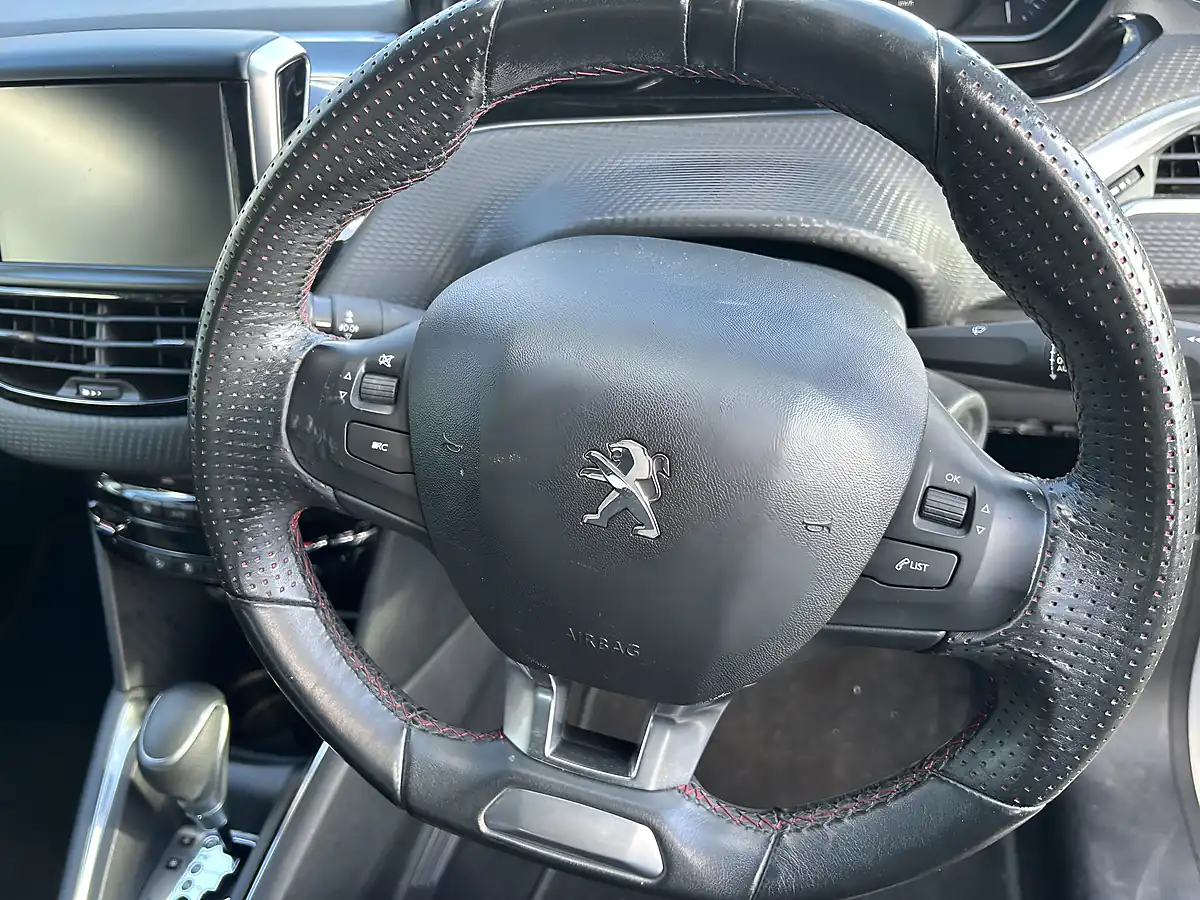 Used 2017 Peugeot 208 GT Line White - Interior and Exterior details 9