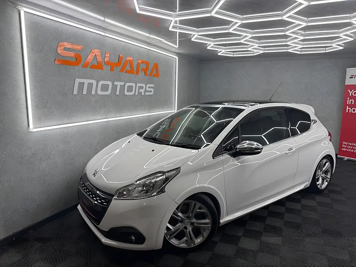 Used 2017 Peugeot 208 Prestige White - Front View