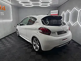 Used 2017 Peugeot 208 Prestige White - Interior and Exterior details 10