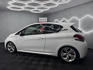 Used 2017 Peugeot 208 Prestige White - Interior and Exterior details 11