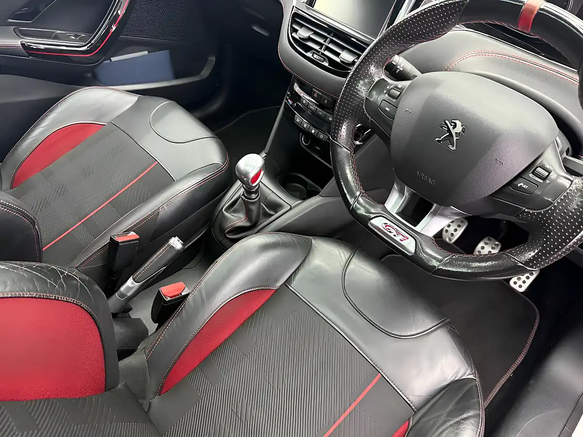 Used 2017 Peugeot 208 Prestige White - Interior and Exterior details 17