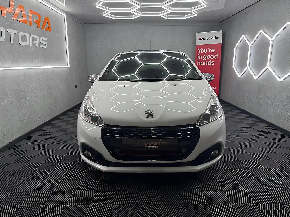 Used 2017 Peugeot 208 Prestige White - Interior and Exterior details 3