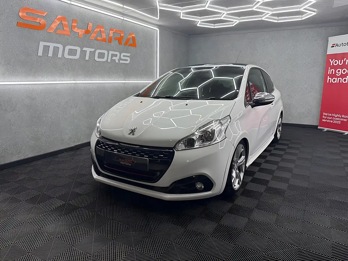 Used 2017 Peugeot 208 Prestige White - Interior and Exterior details 6