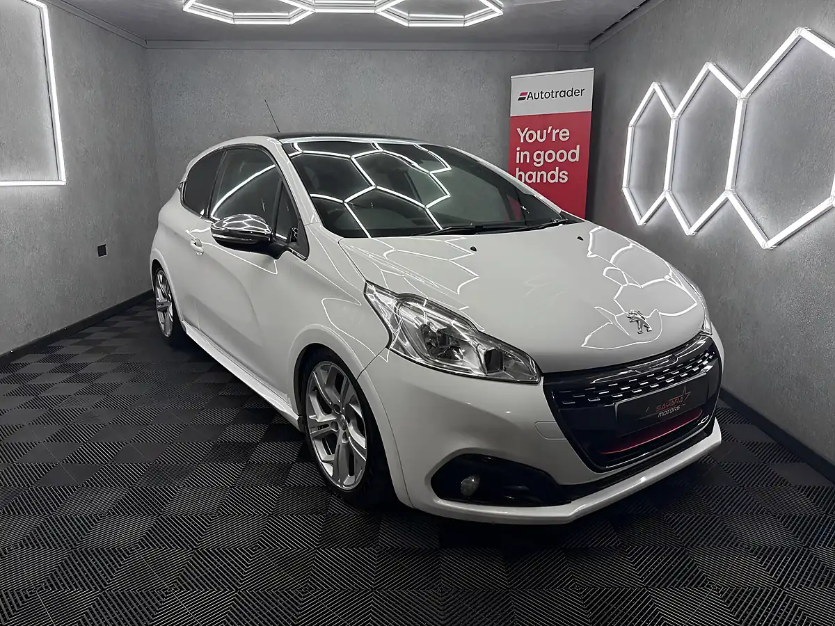 Used 2017 Peugeot 208 Prestige White - Interior and Exterior details 7