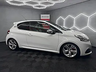 Used 2017 Peugeot 208 Prestige White - Interior and Exterior details 9