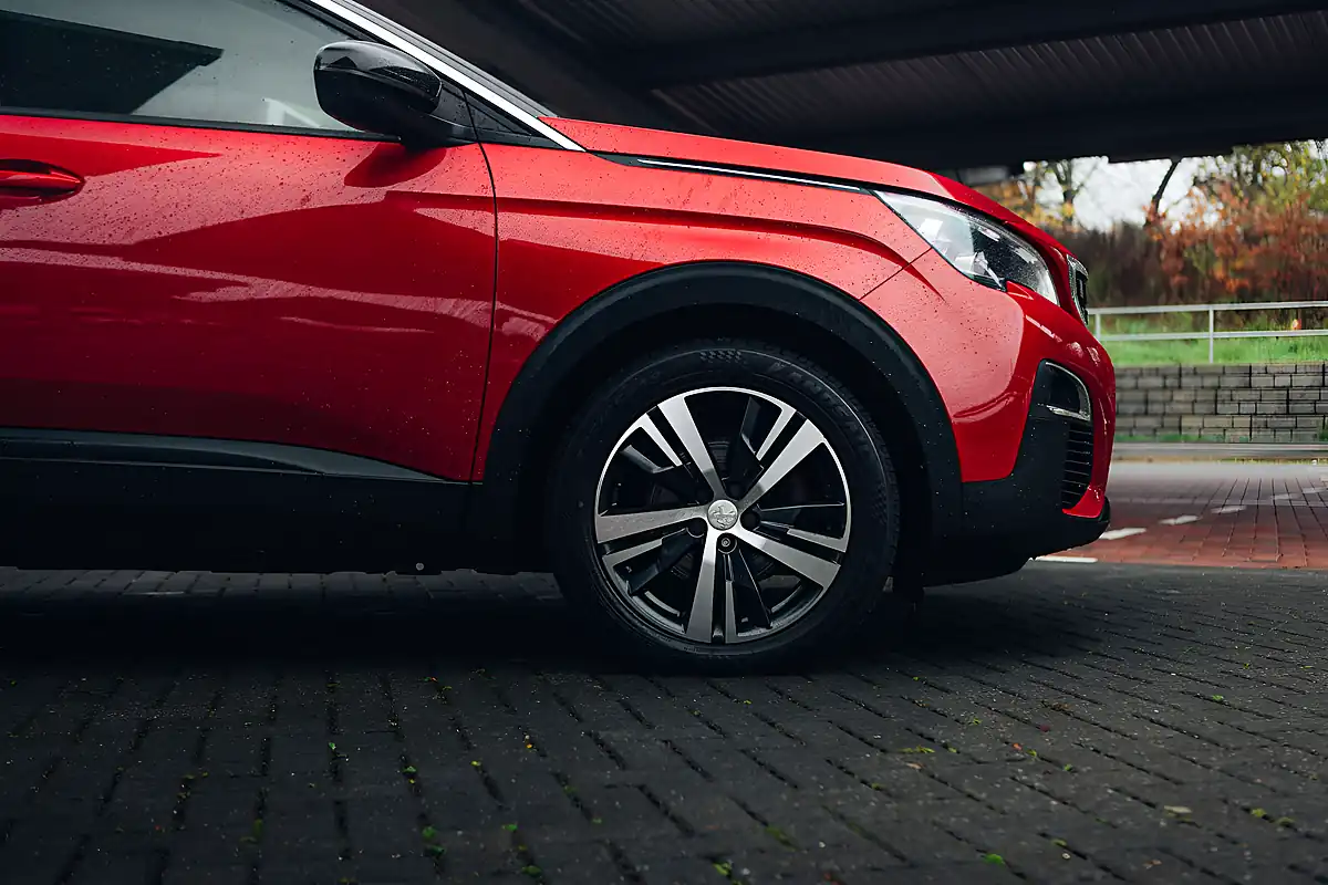 Used 2017 Peugeot 3008 Active Red - Interior and Exterior details 11