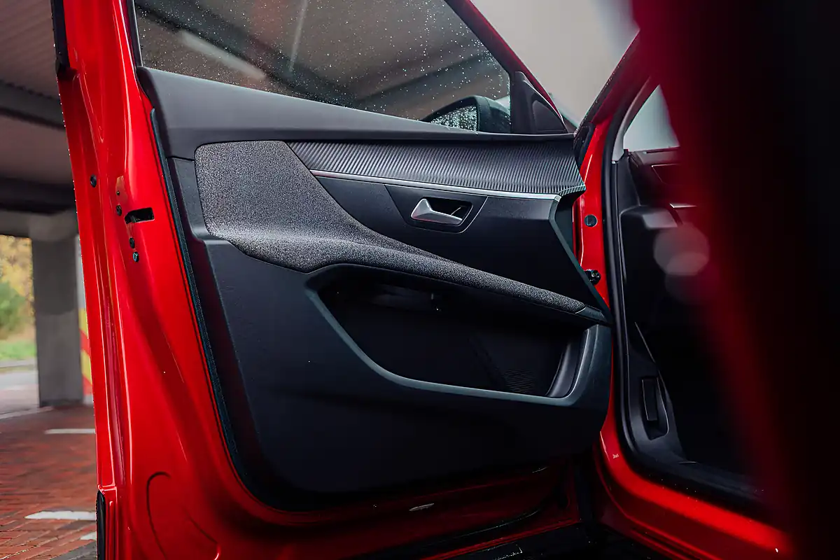 Used 2017 Peugeot 3008 Active Red - Interior and Exterior details 13