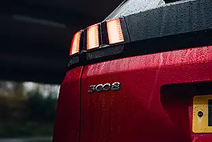 Used 2017 Peugeot 3008 Active Red - Interior and Exterior details 15