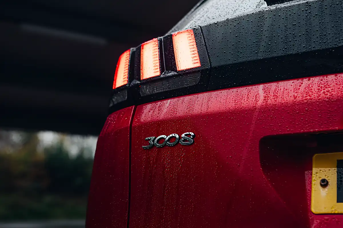 Used 2017 Peugeot 3008 Active Red - Interior and Exterior details 15